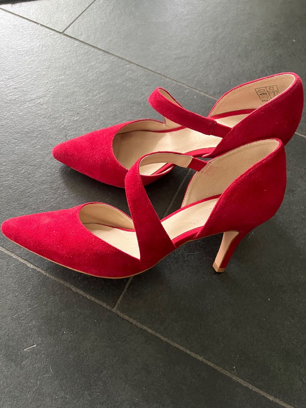 Scarpe da donna: Roter echt Wildleder Pumps Gr. 37 – Nuovo (secondo la descrizione) da Pfäffikon ZH venduto da Ruth8 1