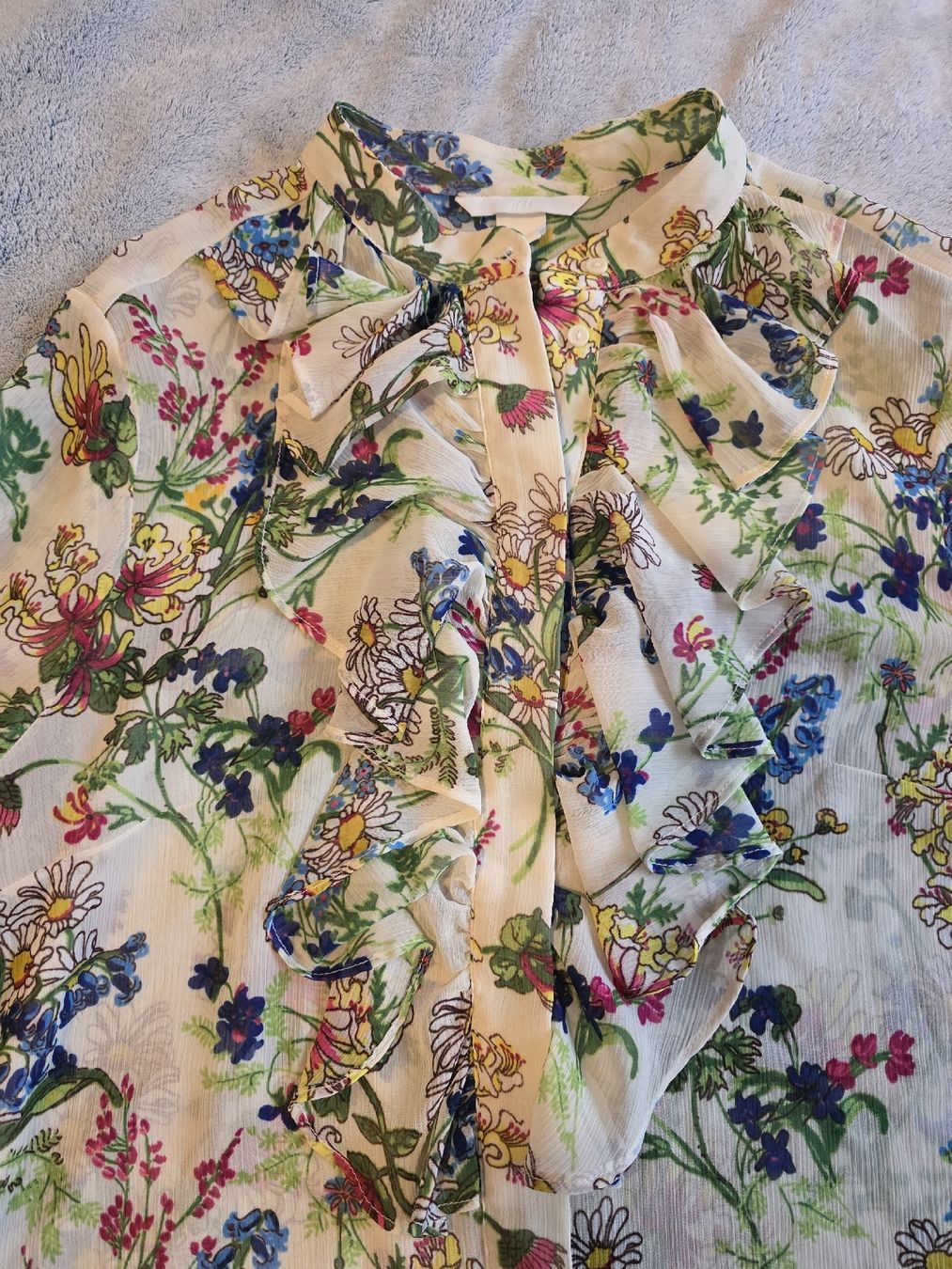H&M Camicette: H&M Bluse mit Blueme-Muster, Gr. 36 – Usato da St Gallen venduto da vir_5kgt 2