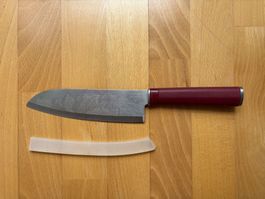 Santoku-Küchenmesser von Kuhn Rikon mit Berg-Gravur
