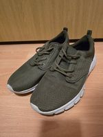 Olivegrüne Sneakers Grösse 45