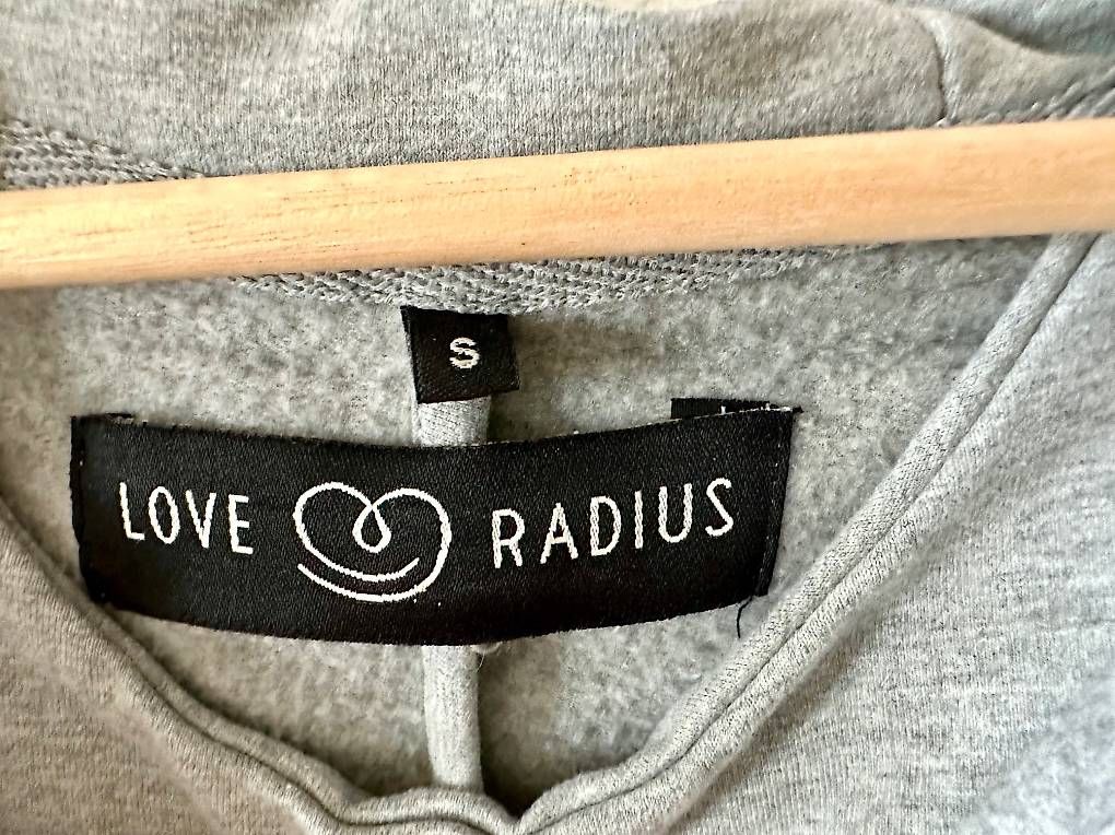 Maglioni & Felpe: Hoodie von Love Radius – Usato da Auvernier venduto da E111 4