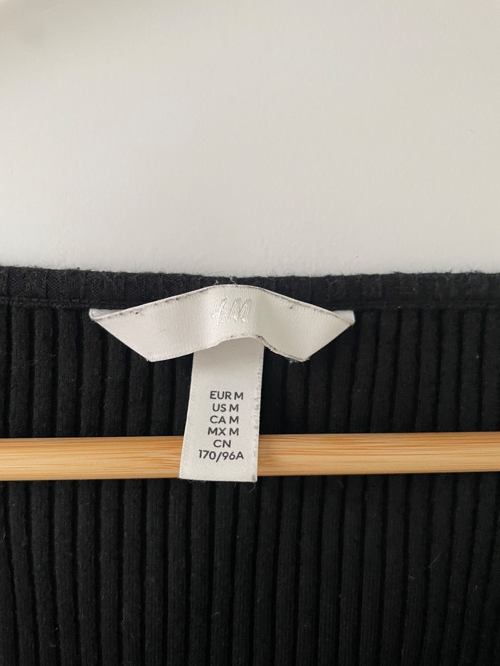 H&M Maglioni & Felpe: Damen Crop Top, schwarz, Grösse M, H&M – Usato da Mauren venduto da acht33null 1