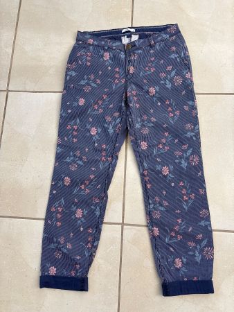 edc Hose, Gr. 36, mit Blumenmuster für den Frühling - NEU!