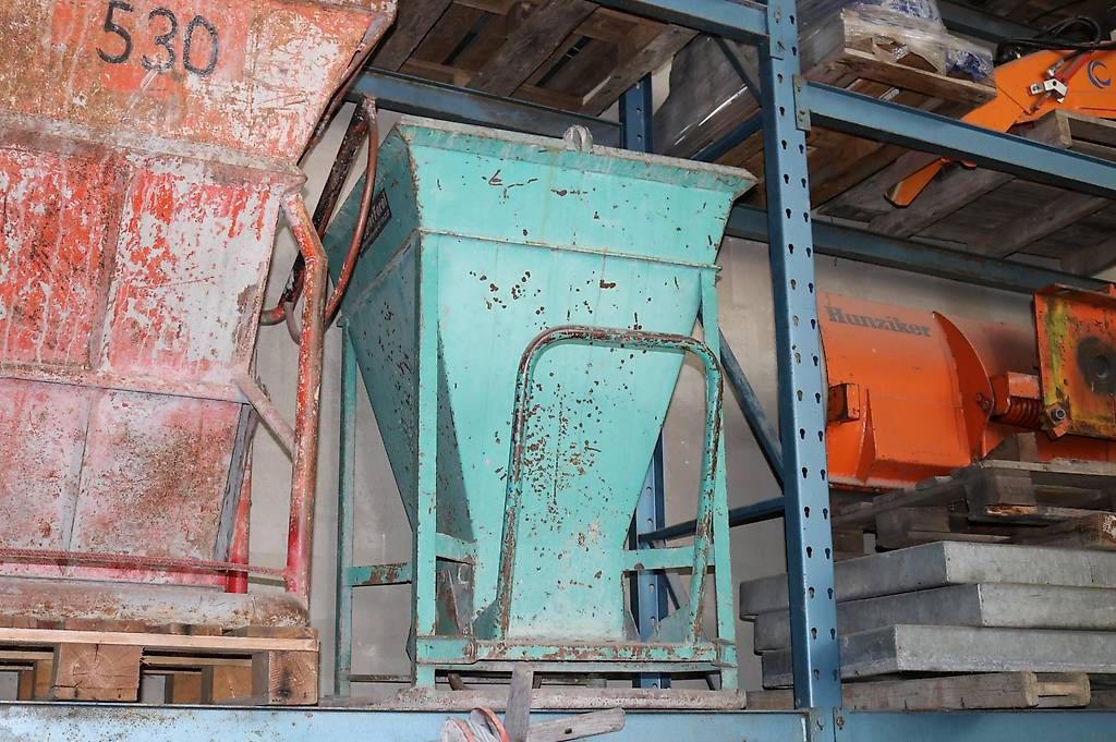 Contenitori edile: Betonkübel ca. 400 Liter – Usato da Unteriberg venduto da Konstibau