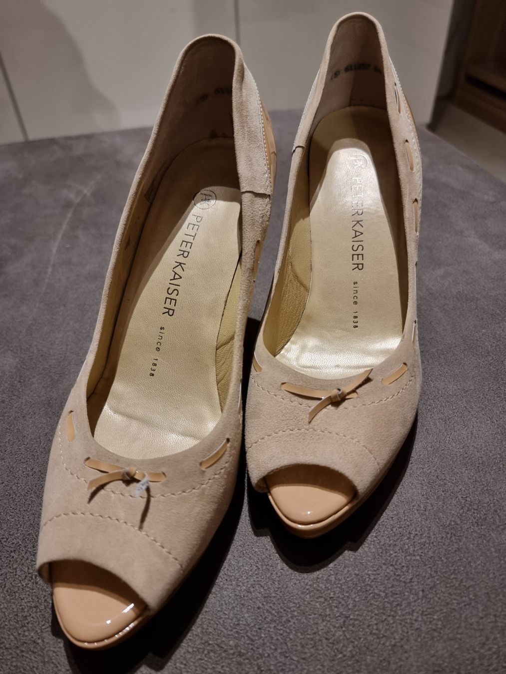 Kaiser Scarpe da donna: Pumps Peter Kaiser beige Grösse 38 – Nuovo (secondo la descrizione) da Balzers venduto da Homeandgarden