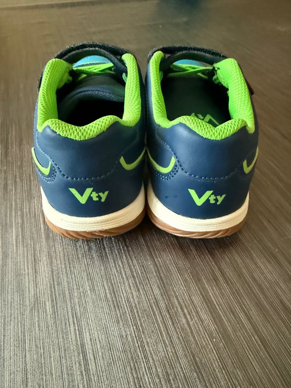 Dosenbach Schuhe für Jungen: Hallen-Turnschuhe Gr. 32 NEU – Neu (gemäss Beschreibung) aus Dübendorf von rut_5b5n 2