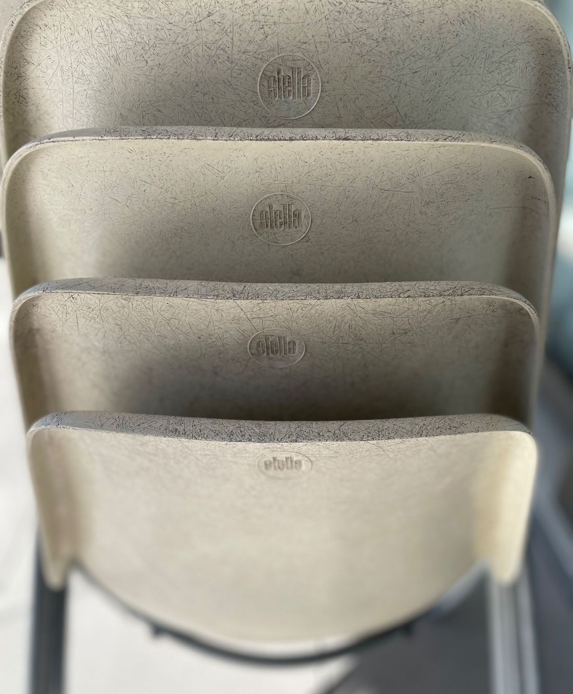 Tische: Stella Tisch + 4 Stühle, Der Designklassiker – Gebraucht aus Aadorf von Assyrian-Bazar 3