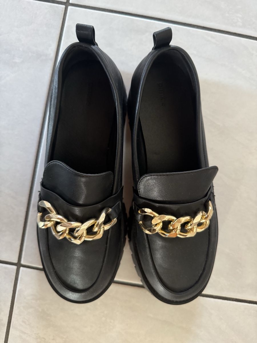 Pimkie Scarpe da donna: Schwarze Loafers mit Goldkette – Usato da Hergiswil NW venduto da kaufe_bei_kaufmann 4