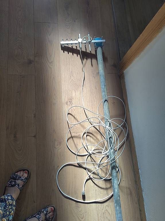 Radiocomunicazione: Antenne/ Empfangverstärker – Usato da Hofstetten ZH venduto da Gischis 1