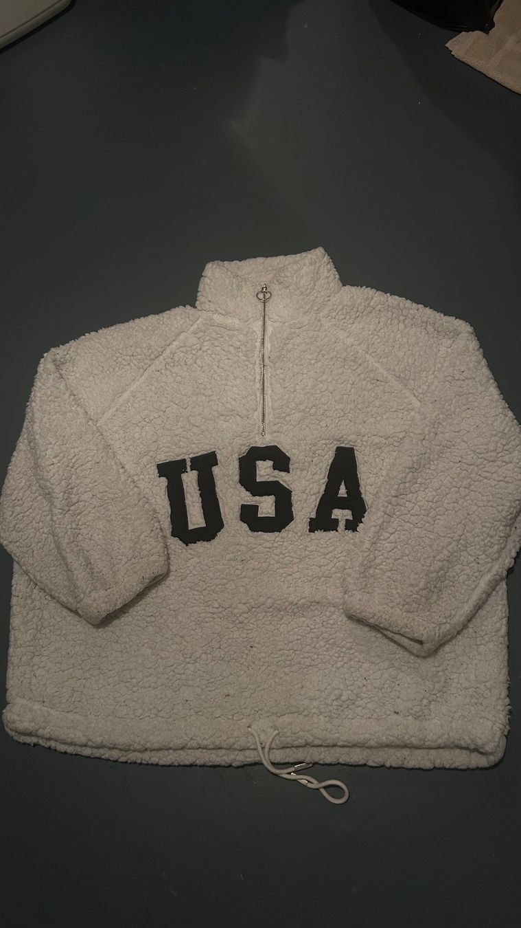 Pullover & Sweatshirts: Weisser Teddy-Pullover USA – Gebraucht aus Basel von likeitbuyit