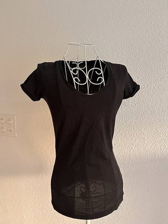 🖤 Schwarzes Basic V-Neck T-Shirt ✨