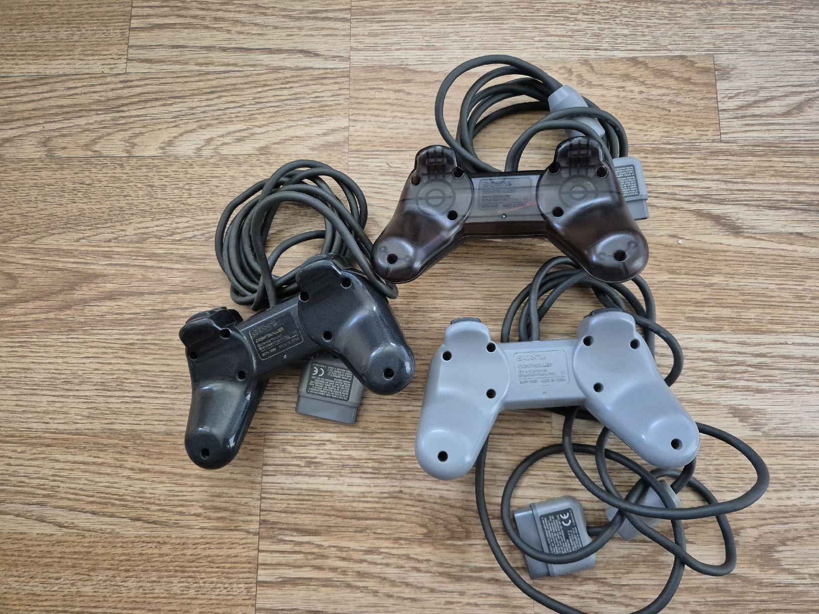 Sony Controller: 3 Sony PlayStation Controller Set gebraucht – Usato da Gümligen venduto da kurt2591989 1