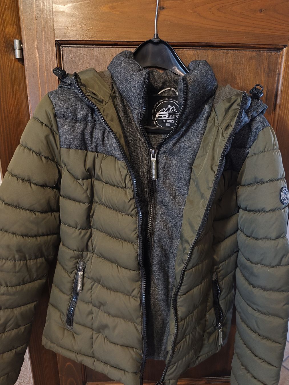 Giacche: FB Sister Olive Green Padded Jacket, Size Medium. Cool! – Usato da Martigny venduto da Errika 1