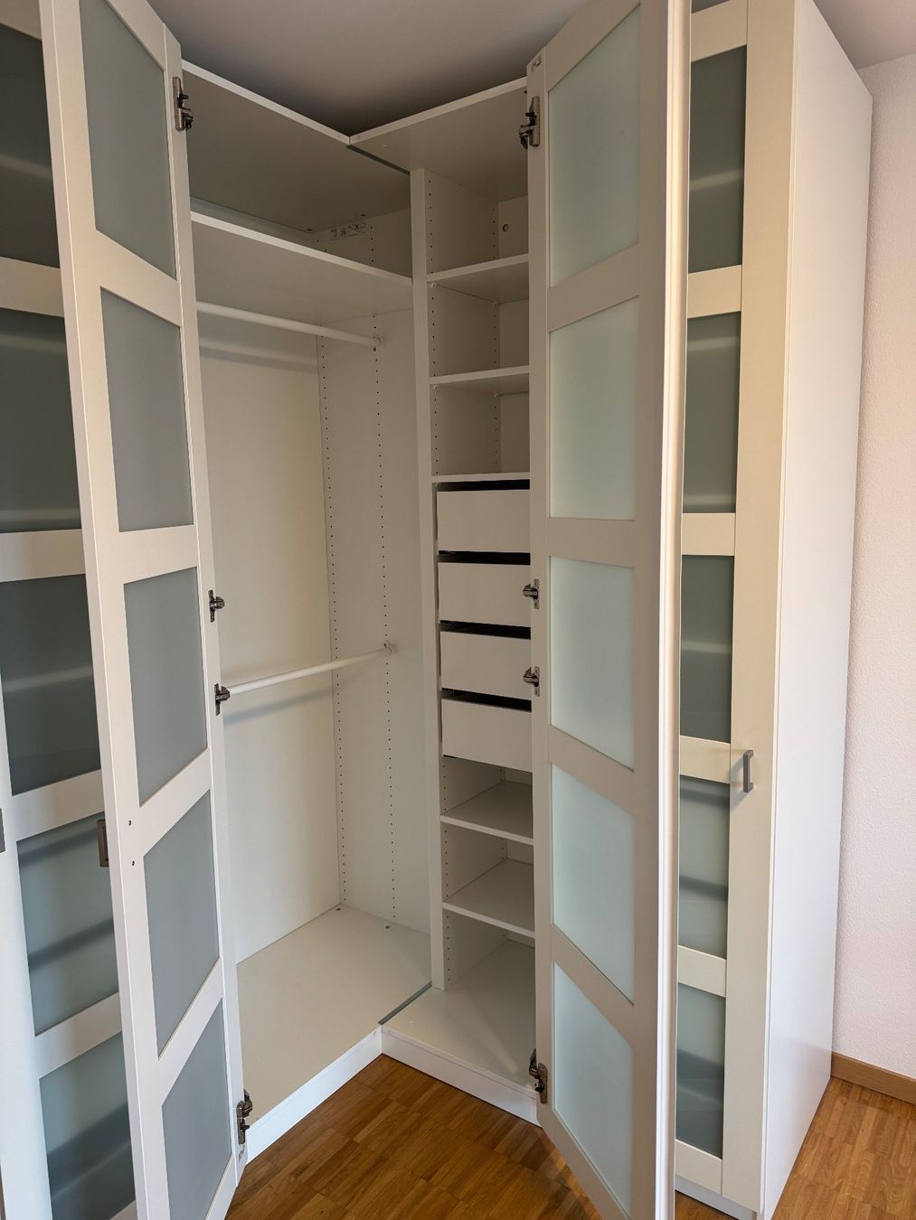 Ikea Schränke: Pax Eck Kleiderschrank – Neu (gemäss Beschreibung) aus Zürich von cha_2ykb 2