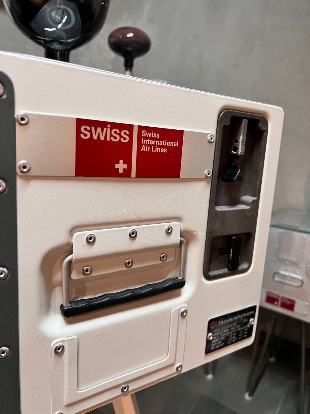 Cassettiere: Swiss Flugzeugtrolley – Usato da Fruthwilen venduto da bodensee_manufaktur 2