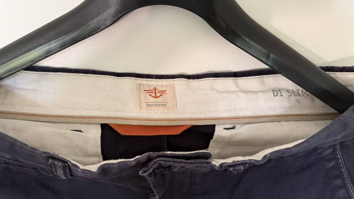 Pantaloni: Dockers Dark Blue Chinos Trousers Size 32 – Usato da Herrliberg venduto da Benben3000 1