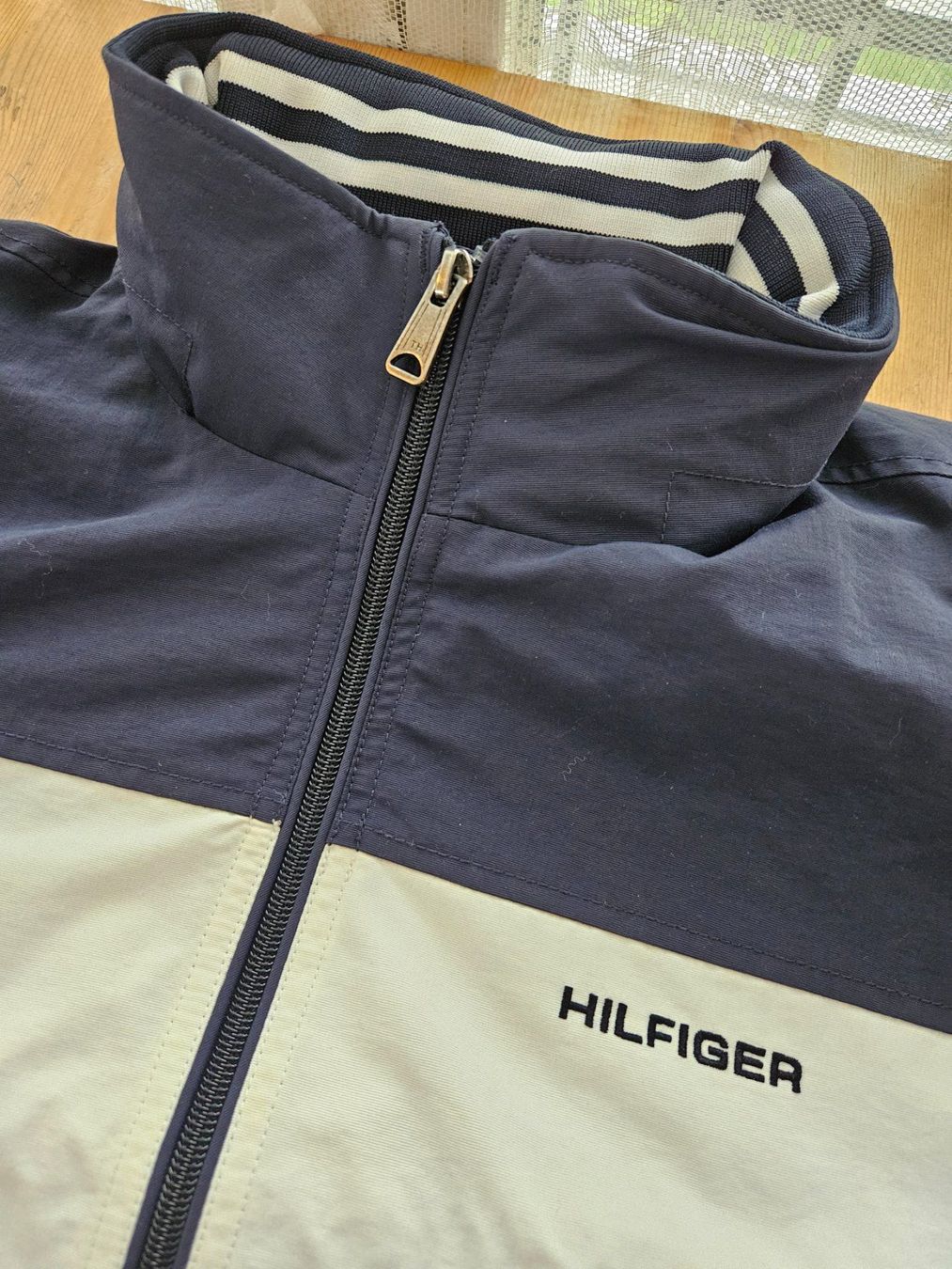 Tommy Hilfiger Jacken: Tommy Hilfiger Jacke Grösse M Übergangsjacke – Gebraucht aus Hägglingen von United-Village-Trade 2