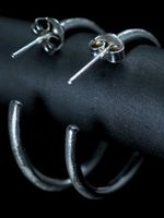 ORBIT Creolen aus Silber 925 mit Satin Finish · 30mm · Hoops