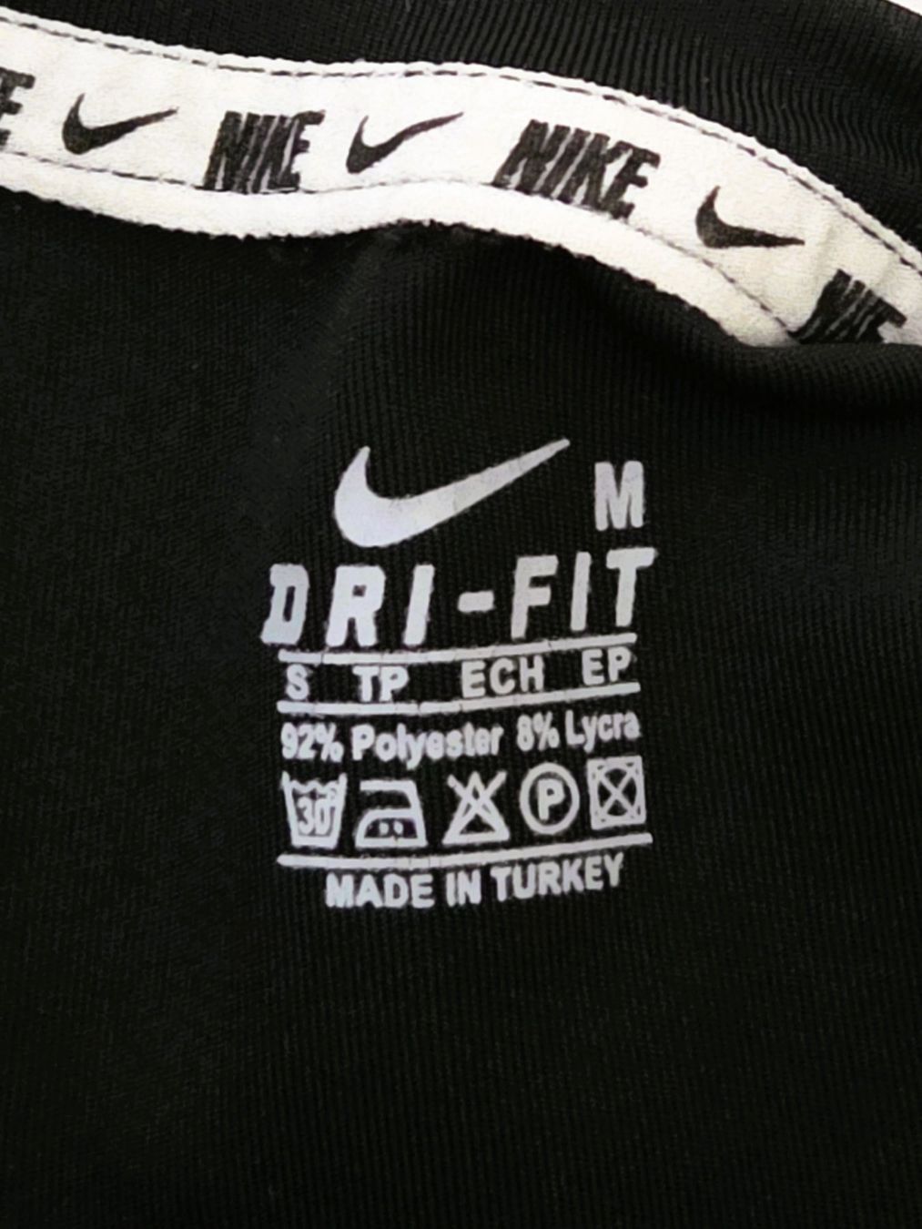 Nike Camicie, T-shirt & Polo: NIKE PRO - TSHIRT KINDER – Usato da Brüttisellen venduto da Nighttrain 2