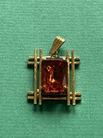 Vergoldet Quadratischer Anhänger mit orangefarbenem Glas 