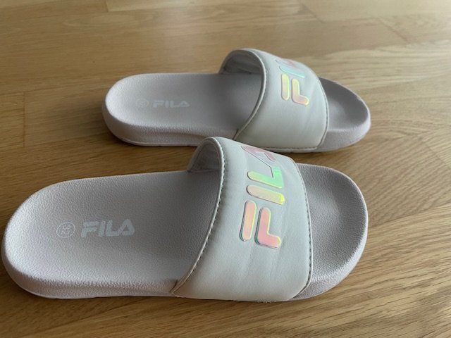 Fila Schuhe für Jungen: FILA Badesandale Gr. 32 weiss Regenbogen – Gebraucht aus Zürich von Sonnenblume_65 2