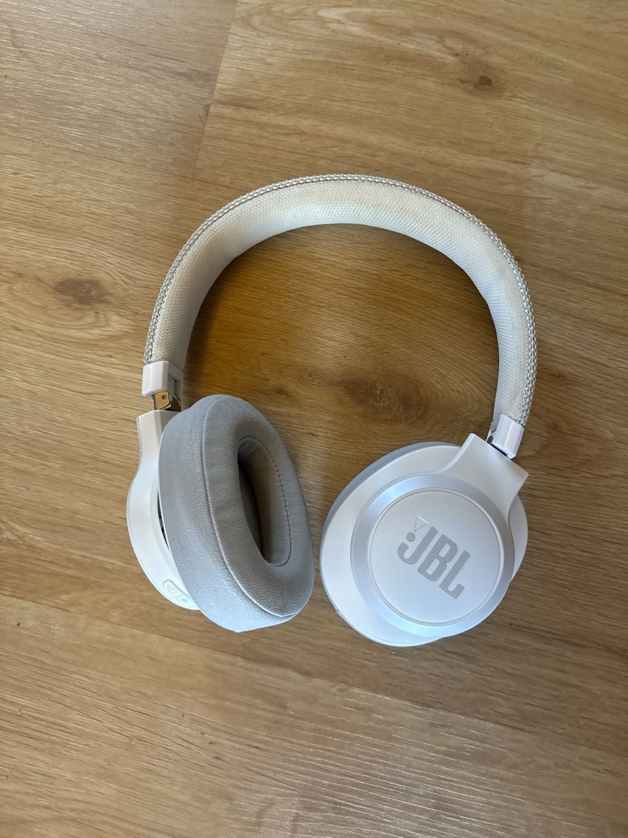 JBL Cuffie: JBL Live Bluetooth over ear Kopfhörer – Usato da Klosters venduto da ang_cj7r