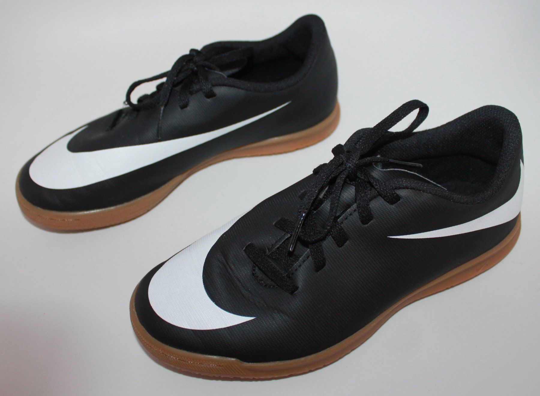 Nike Scarpe per ragazzi: Chaussures de foot Nike t. 36 – Usato da Peseux venduto da Gilloss