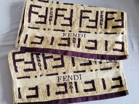 Fendi zwei Reise Tücher