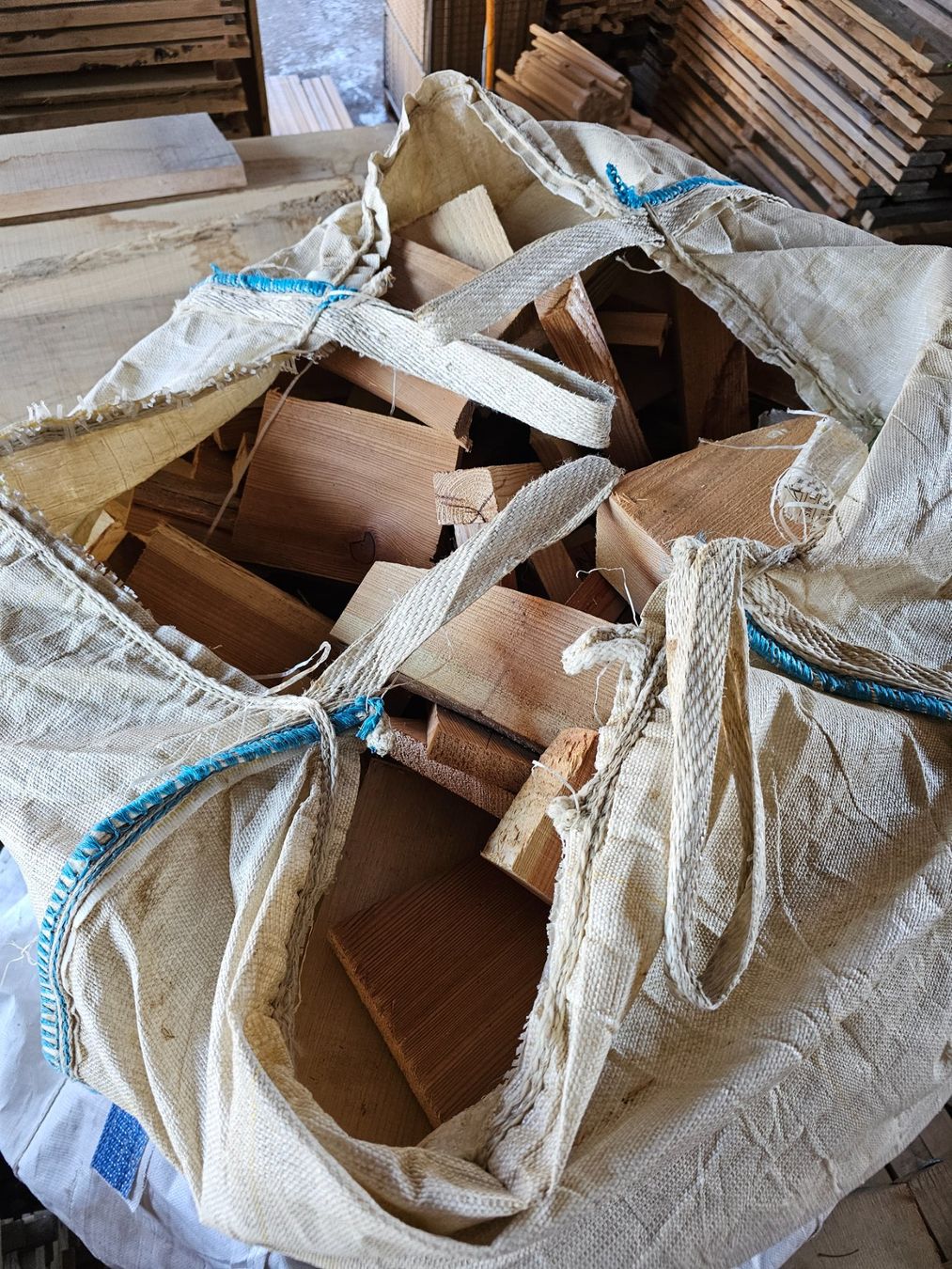 Articoli in legno: Brennholz im Big Bag – Usato da Sulgen venduto da E_Dreier 3