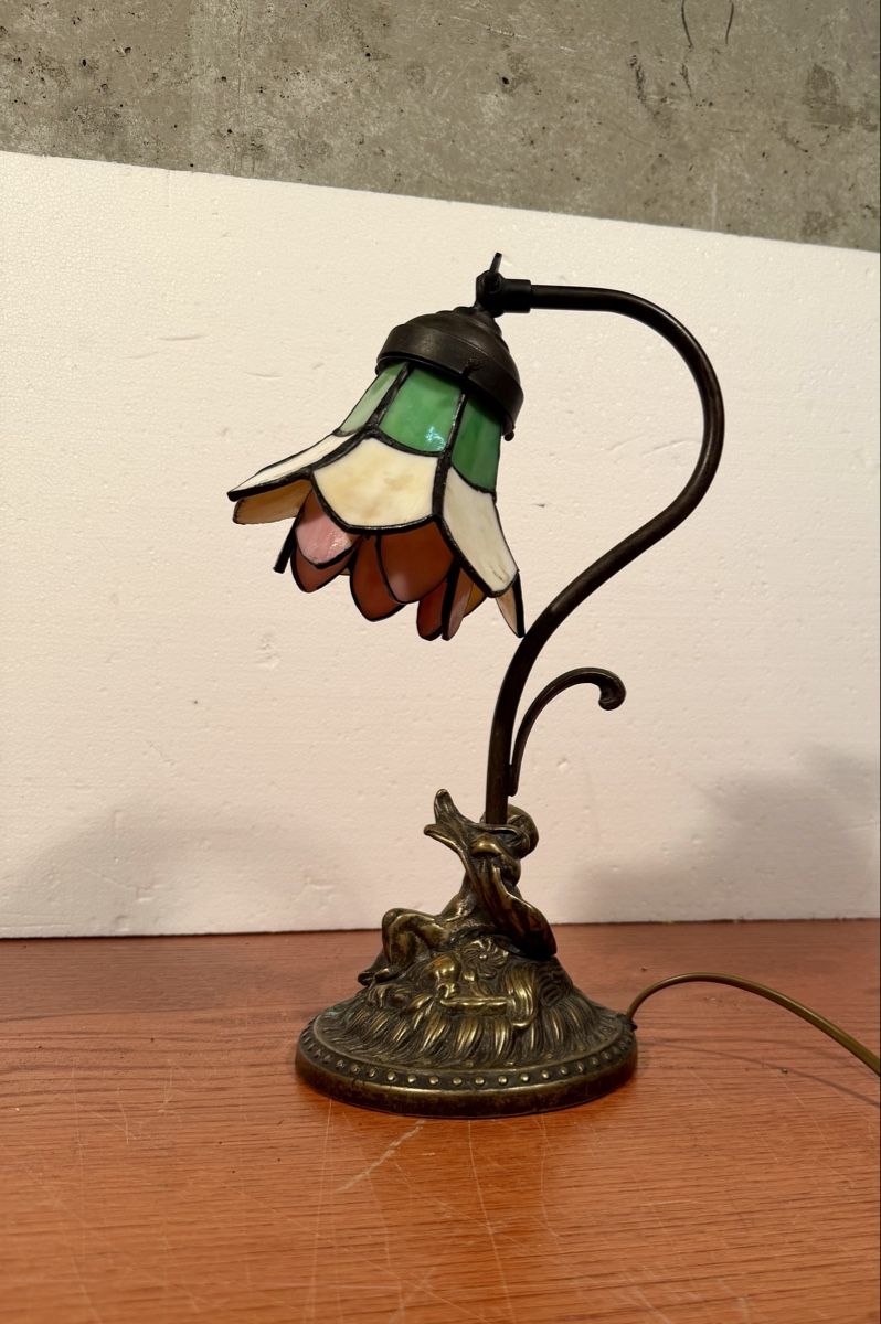 Lampade: Vintage Tiffany Style Lamp with Cherub Base  – Usato da Lausanne venduto da artnouveau05 4