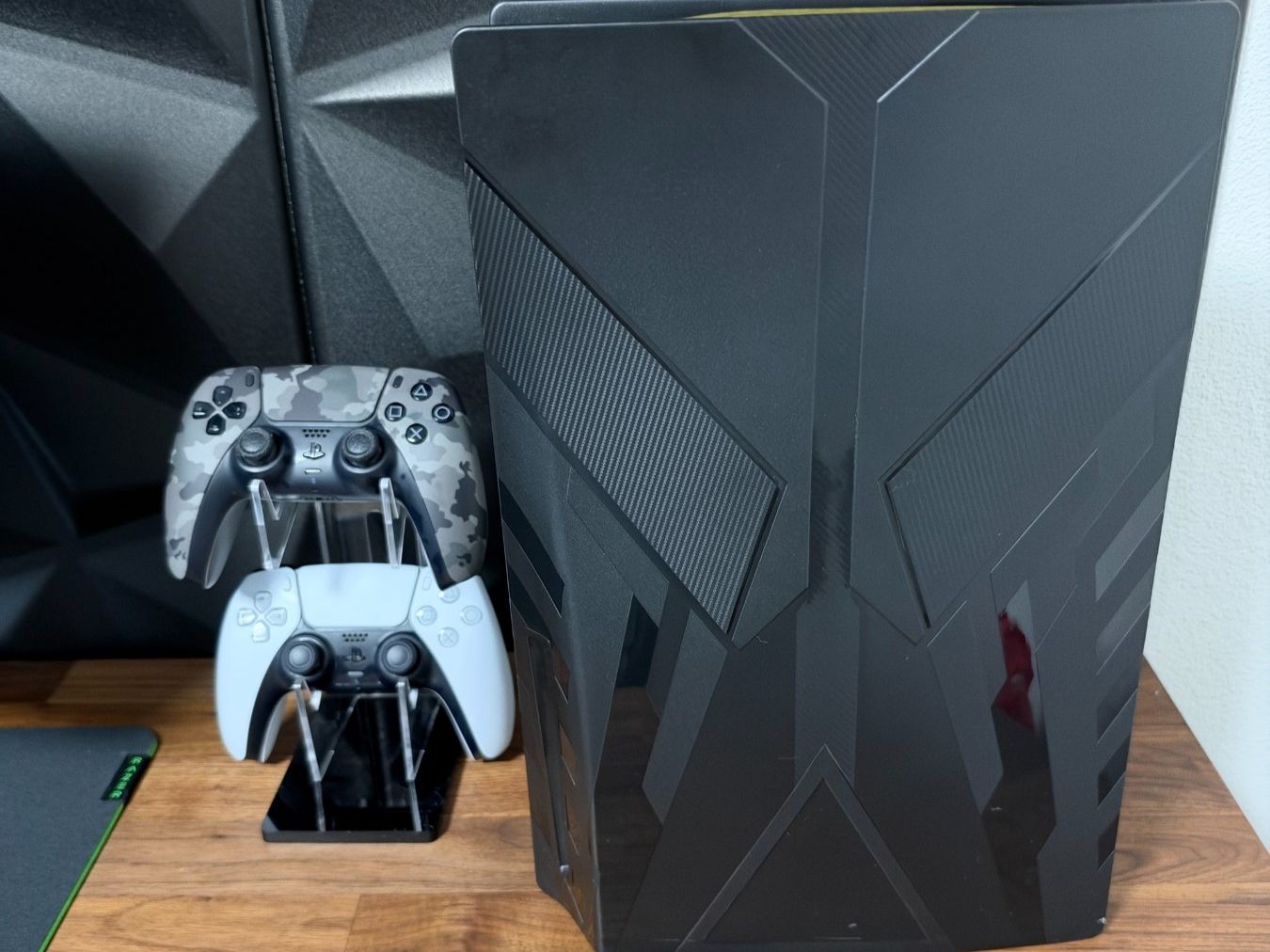 Sony Konsolen: Playstation 5 Disk Edition Schwarz Gold + 2 Controller – Gebraucht aus Haag (Rheintal) von dan_mstvc 1