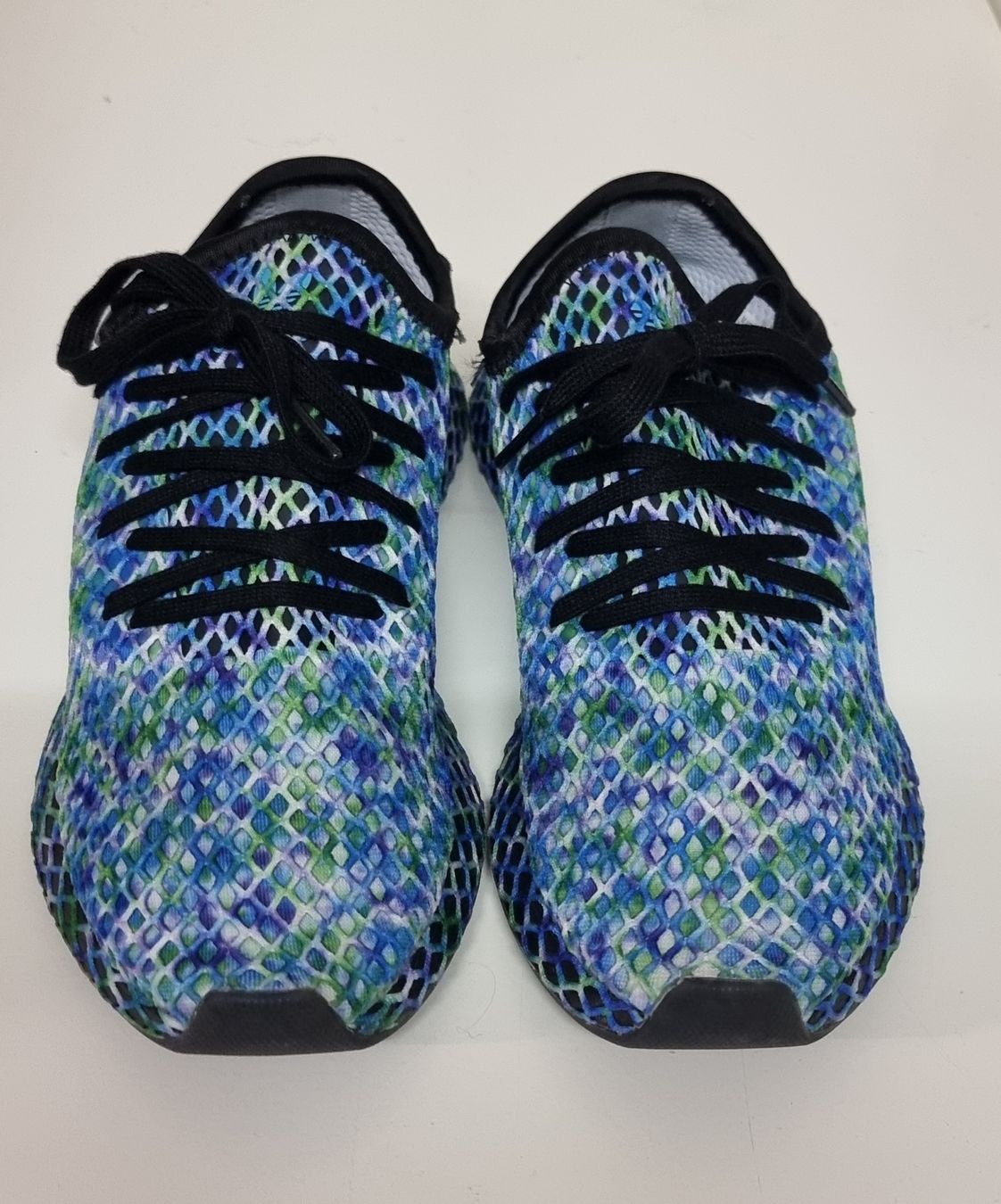 Adidas Chaussures hommes: Adidas Tennis Hu Sneaker Pharrell Williams – D'occasion à Ettingen par ssc_dsr2