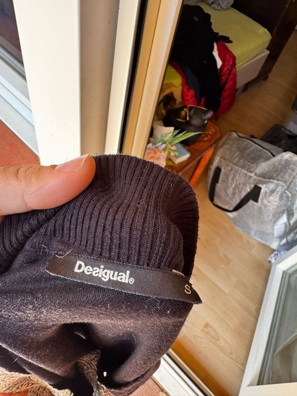 Desigual Maglioni & Felpe: Desigual Pullover, Grösse S, Schwarz mit Blumenmuster! – Usato da Egg b. Zürich venduto da Brocki_Insel_Egg 4