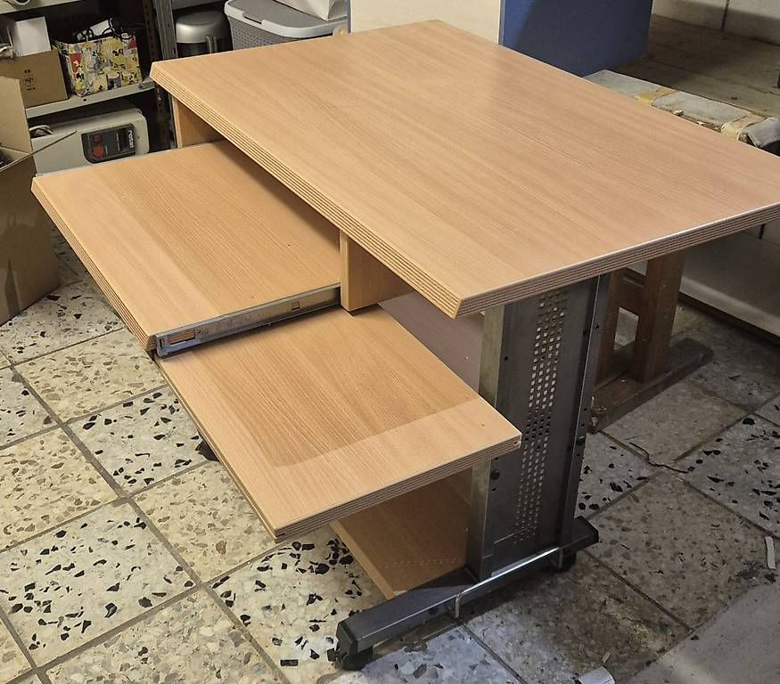 Scrivanie: Pc Tisch – Usato da Schaffhausen venduto da cupane 1