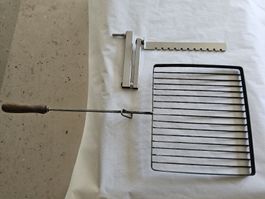 Grillrost mit Schwenkarm