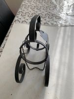Schöner Weinflaschenhalter im Kutsche Design aus Metall!
