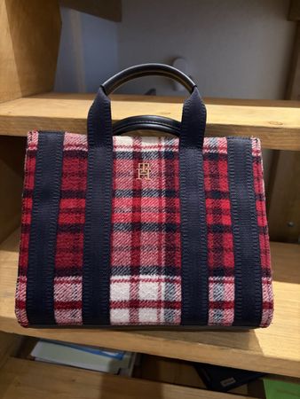 Sac à main Tommy Hilfiger motif tartan rouge bleu
