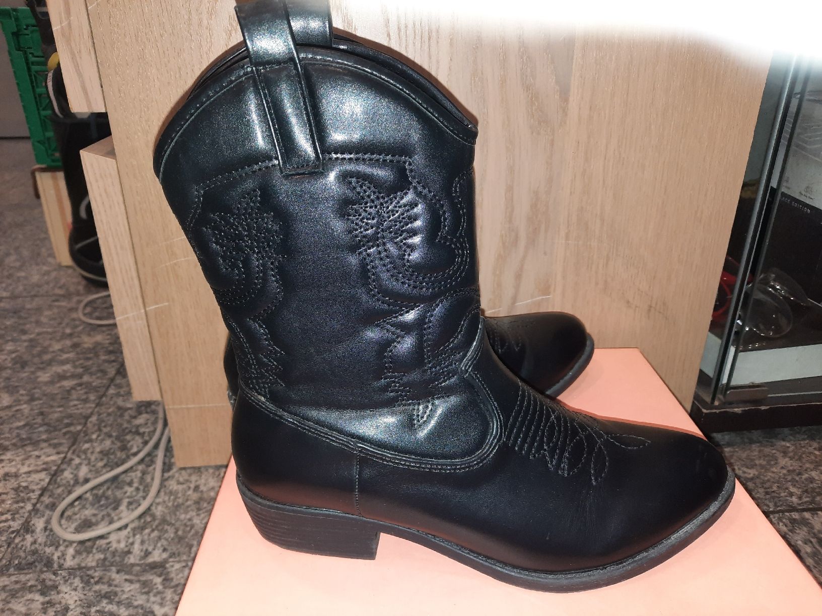 Scarpe da donna: stivale cow-boy 37 – Nuovo (secondo la descrizione) da Biasca venduto da Old_6blh