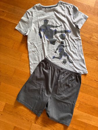 Tolles Pyjama Gr. 134,  Neu
