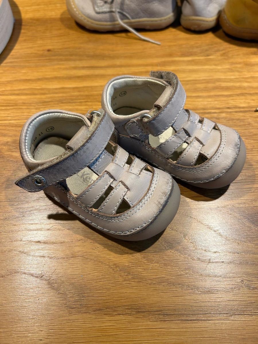 Kickers Scarpe per ragazzi: Sandalen von Kickers – Usato da Olten venduto da Luzias11