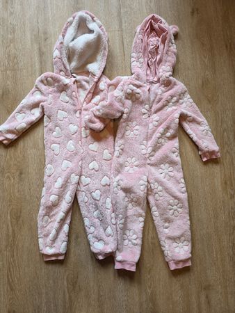 2 C&A Plüsch Overalls Grösse 104 in rosa gut erhalten