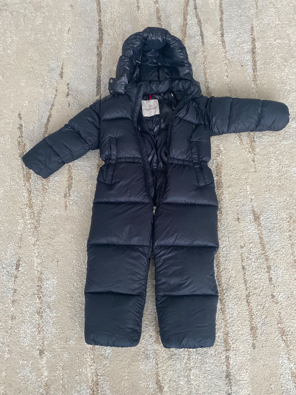 Completi: Kinder Winteroverall Moncler 3 100cm – Usato da balsthal venduto da davidbalsthal23