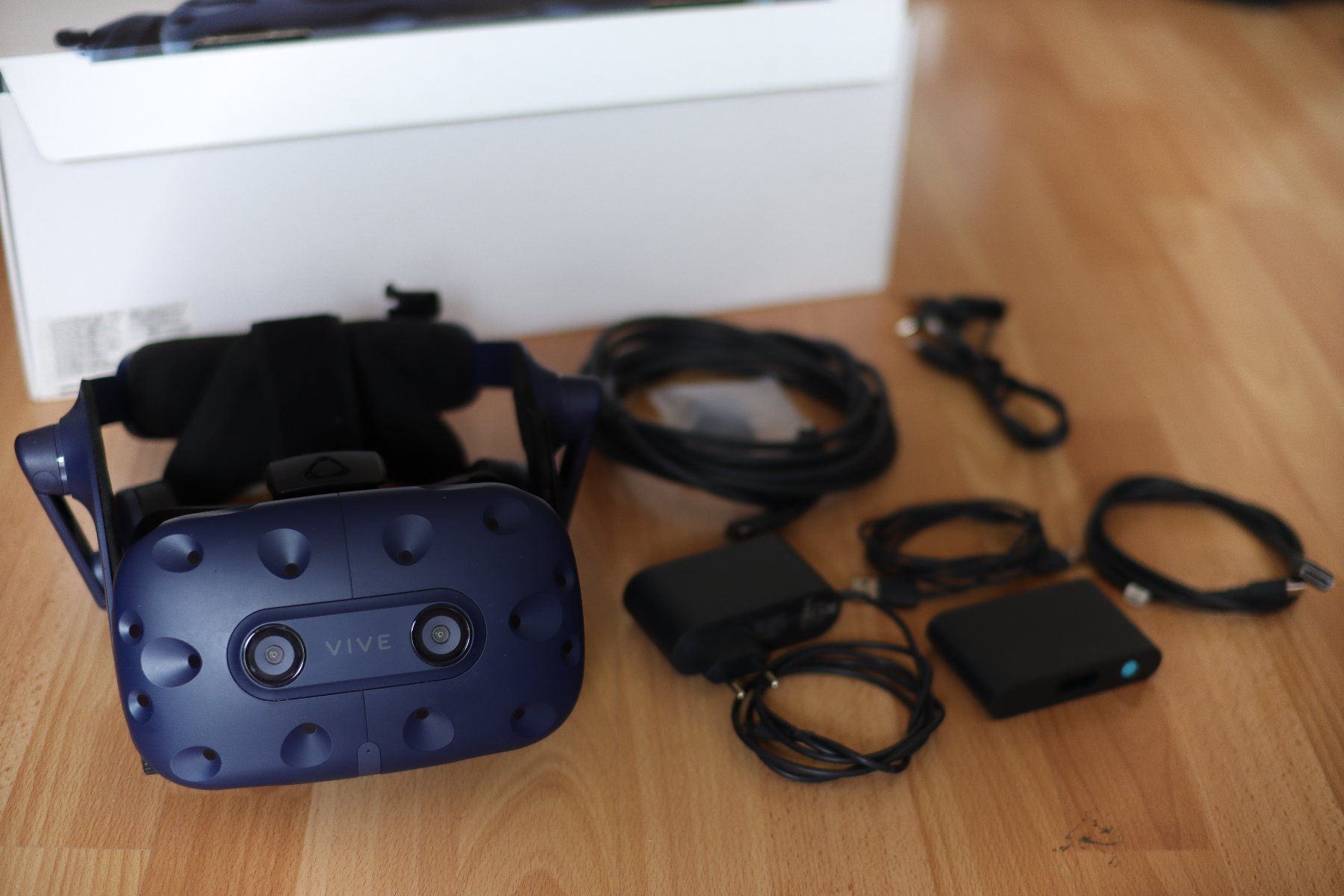 HTC VR Brille: HTC Vive Pro Full Kit+Wireless Adapter+Leap Motion. Ab 1 CHF – Gebraucht aus Uzwil von Kriceuk 1