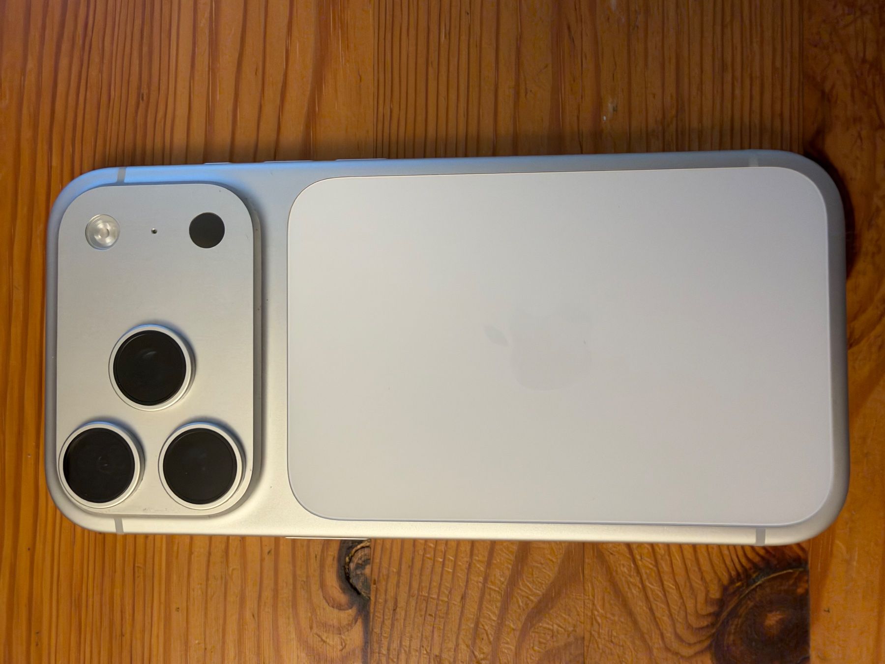 Apple Portables: iPhone 17 Pro – D'occasion à Dübendorf par Material-70 2