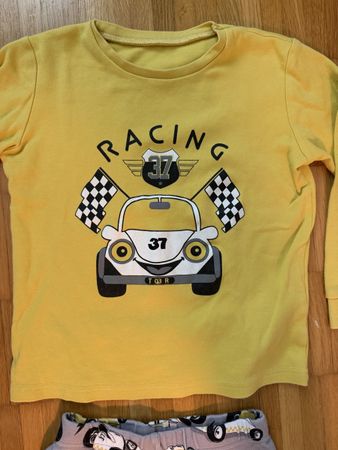 Rennauto Pyjama, Grösse 110, gelb/grau, Top Zustand