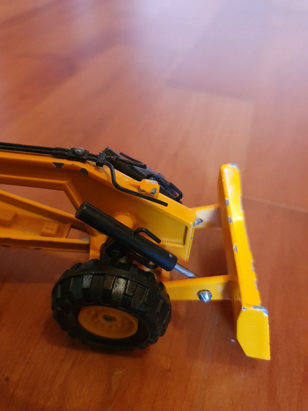 Majorette Modellini d'auto: Majorette Niveleuse Baumaschine im Massstab 1:40 – Difettoso da Triesen venduto da platzproblem1 4