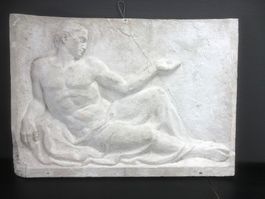 Tolles Relief, Liegender Mann, Gips / Entwurf, Gussmodell