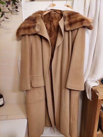 Kamelhaarmantel beige, weit, lang. Wildnerzfutter/-kragen