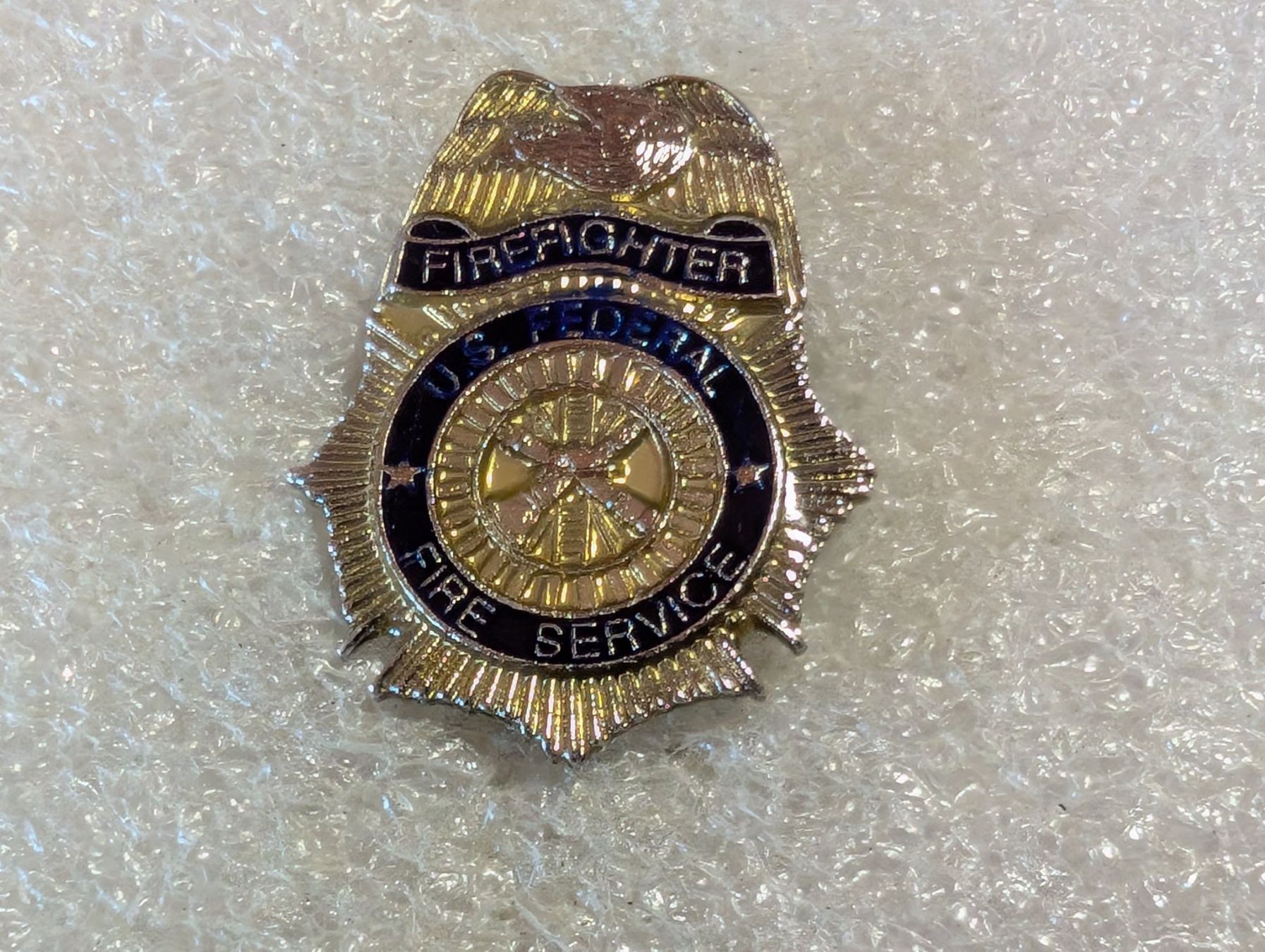 Placchette & Badge: Ansteckpin 219: Fire Service – Usato da Oppligen venduto da Pin-Fall-Shop