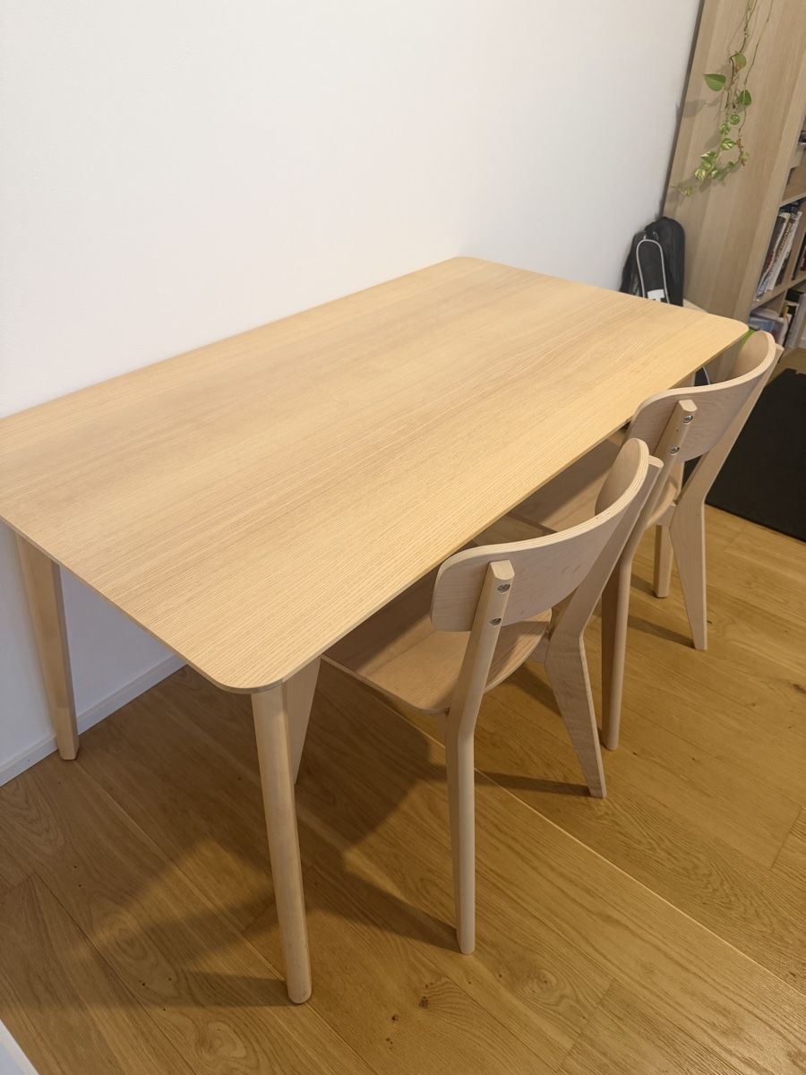 Ikea Set di tavolo e panche: Dining Table and Two Chairs Set Light Wood Finish – Usato da Lausanne venduto da xia_76n2